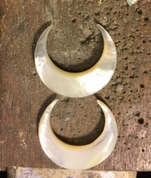 Masterpiece Collection : 30 x 28 mm Fancy White/Cream Crescent Moon of Natural Mother of Pearl Cabochon Gems > Wholesale Parcel/Lot