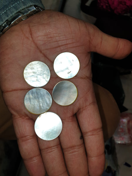 Masterpiece Collection : White/Cream Natural Mother of Pearl Round Cabochon Gems > Wholesale Parcel/Lot