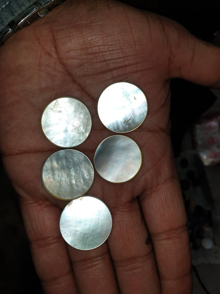 Masterpiece Collection : White/Cream Natural Mother of Pearl Round Cabochon Gems > Wholesale Parcel/Lot