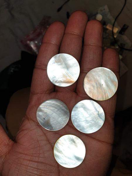 Masterpiece Collection : White/Cream Natural Mother of Pearl Round Cabochon Gems > Wholesale Parcel/Lot