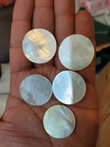 Masterpiece Collection : White/Cream Natural Mother of Pearl Round Cabochon Gems > Wholesale Parcel/Lot