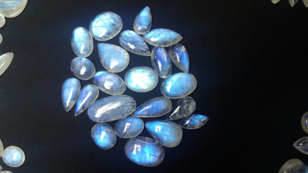 524.70 Cts Fine Quality of White Rainbow Moonstone Mix shaped smooth cabochons Wholesale lot / parcel, 22 Pieces