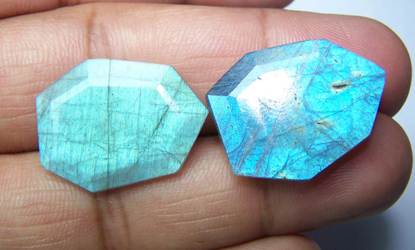 Masterpiece Collection : 25 x 20 mm Natural Flashy Labradorite Fancy Shield Cut Faceted Gems > Pair with Rainbow Fire