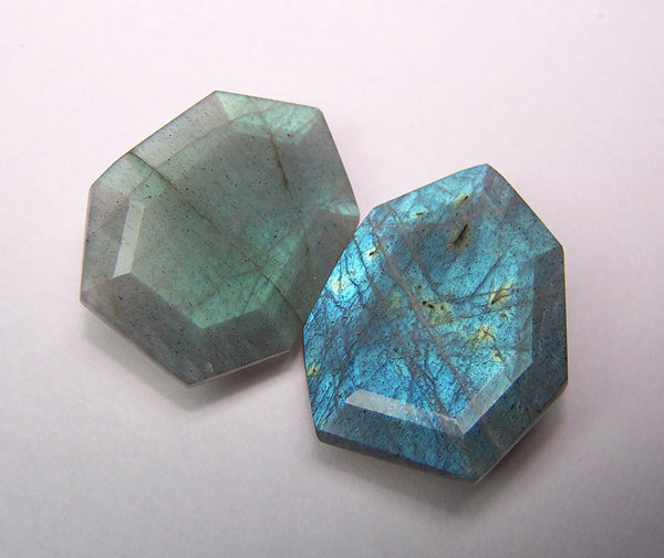 Masterpiece Collection : 25 x 20 mm Natural Flashy Labradorite Fancy Shield Cut Faceted Gems > Pair with Rainbow Fire