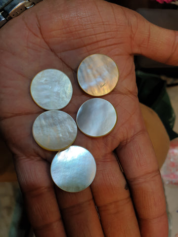 Masterpiece Collection : White/Cream Natural Mother of Pearl Round Cabochon Gems > Wholesale Parcel/Lot
