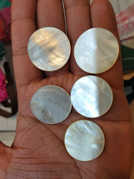Masterpiece Collection : White/Cream Natural Mother of Pearl Round Cabochon Gems > Wholesale Parcel/Lot