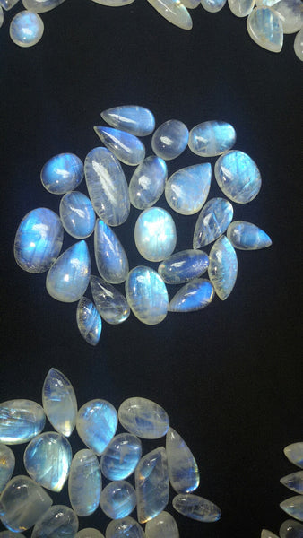 524.70 Cts Fine Quality of White Rainbow Moonstone Mix shaped smooth cabochons Wholesale lot / parcel, 22 Pieces